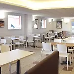 Ace Ferrand La Pardieu מלון